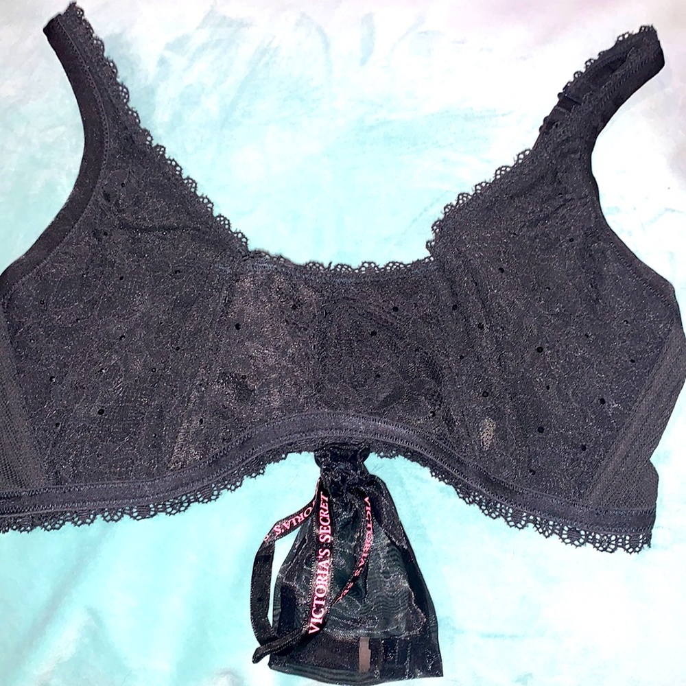 Victoria’s Secret Bra to Wear Over Another Bra Medium NWT